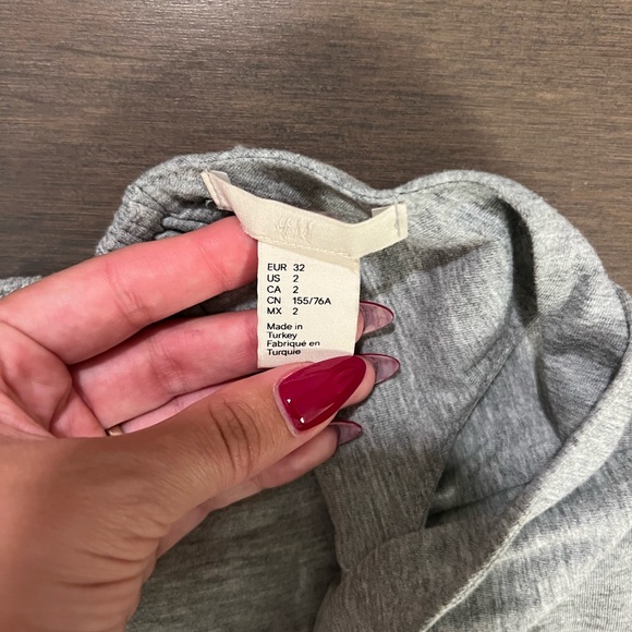 H&M open back Tank - Picture 2 of 3